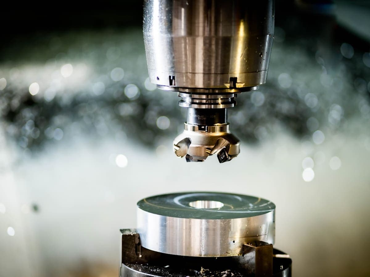 Machining a metal part